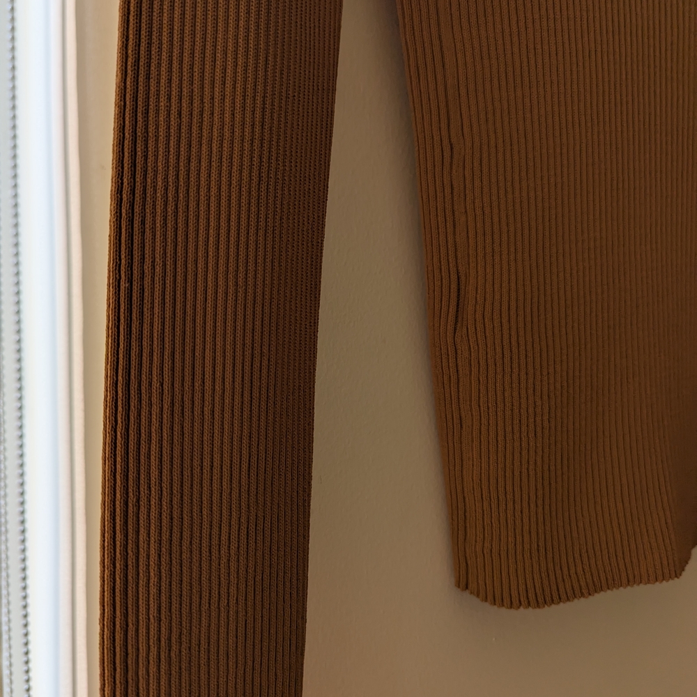 Leith V-Neck Brown Ribbed Button-Up Sweater - Picture 5 of 12